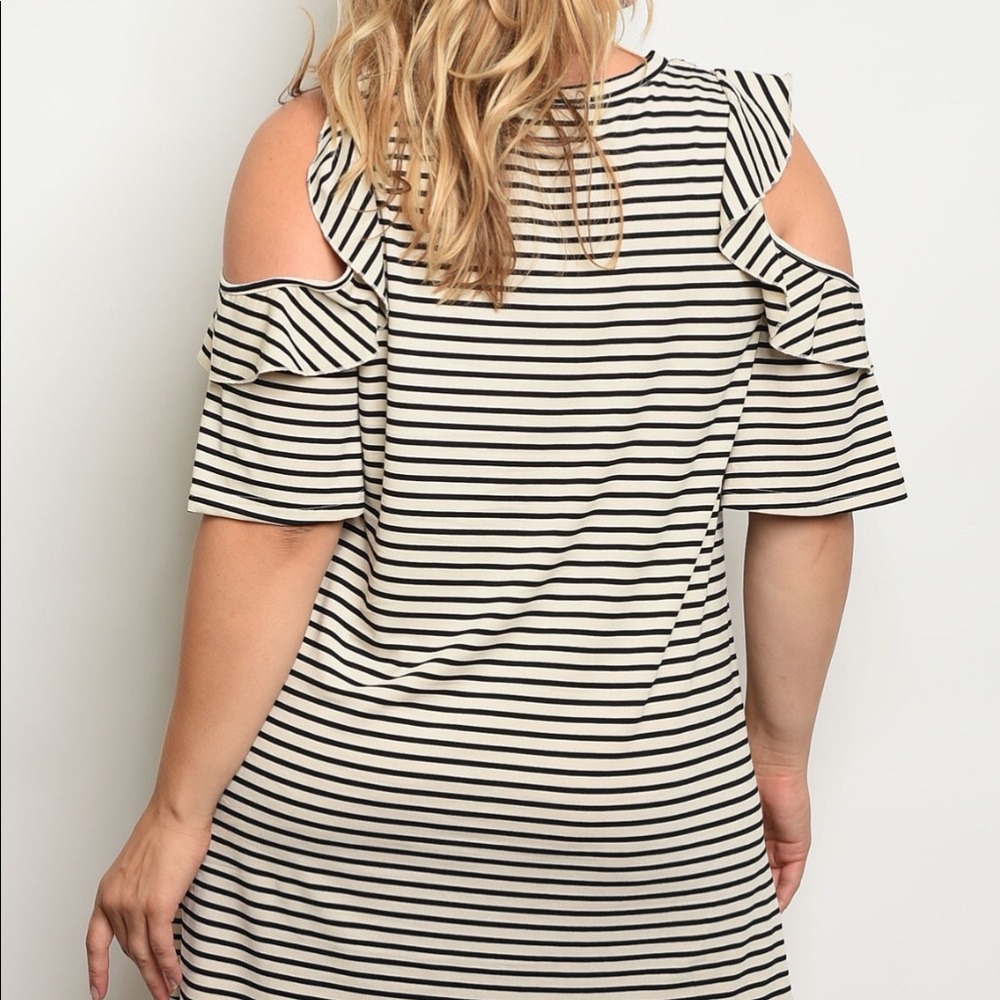 🌻PLUS Black & Cream cold shoulder tunic🌻 - Picture 2 of 4